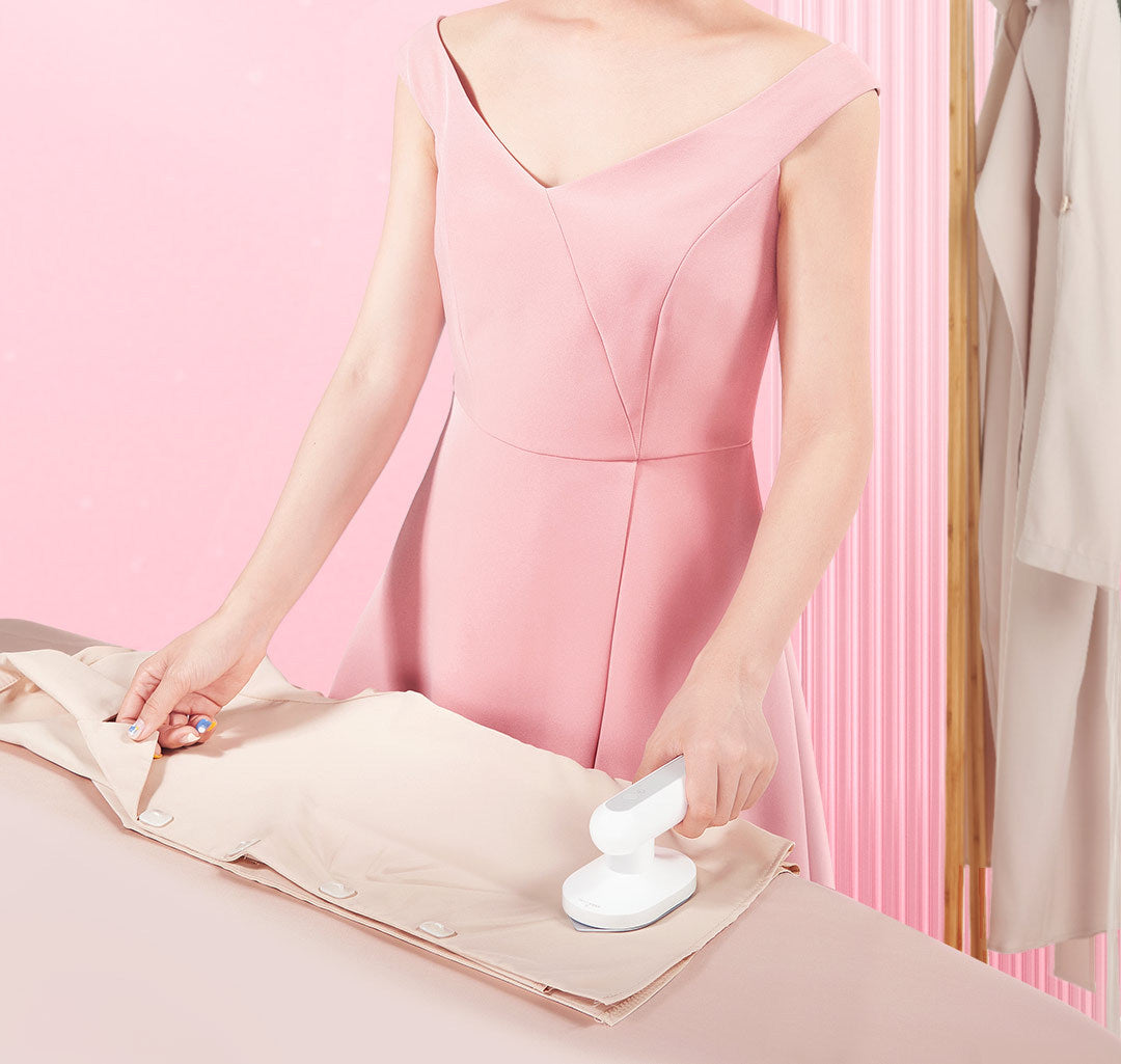 Wireless portable electric travel ironing machine